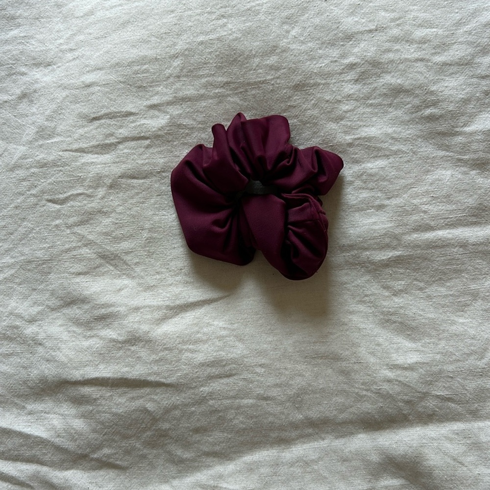 ✨ GIRLFRIEND COLLECTIVE MAROON SCRUNCHIE